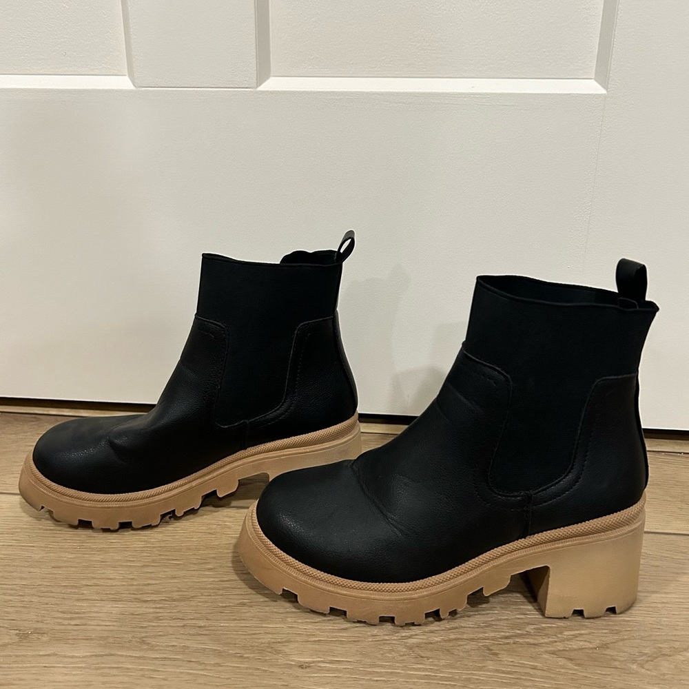 black leather casual boot size 6